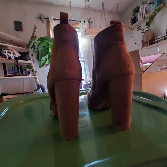 Brown tan tall heels - Picture 3 of 5